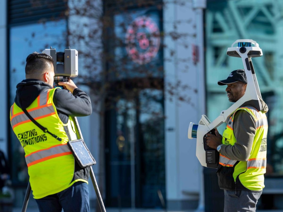 On-site image of our operations team utilizing the Leica RTC360 (left) and the NavVis VLX (right)